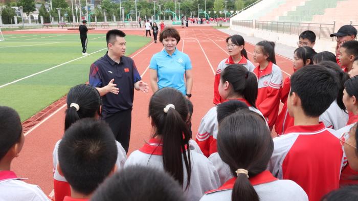 甘肃华池举办全民健身活动 优秀运动员传授体育