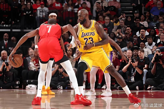 湖人客场负独行侠，季后赛对决引期待