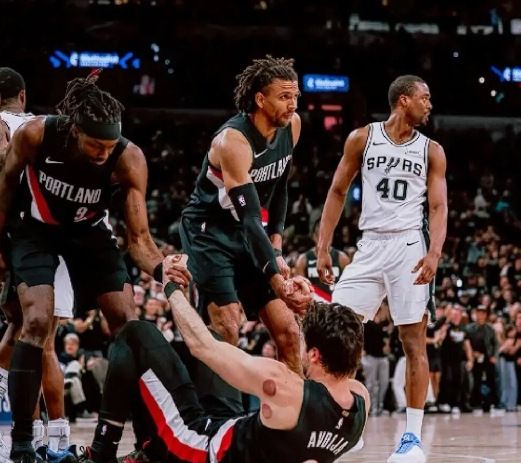 开拓者亨德森31分助队掀翻马刺 文班亚马伤退系