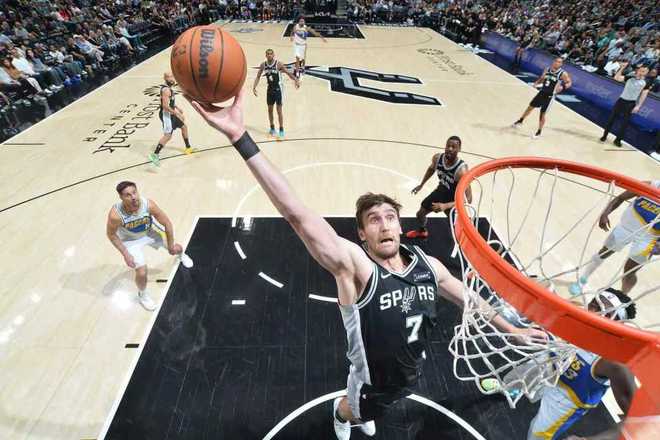 马刺双杀步行者豪取5连胜 步行者创队史16连败