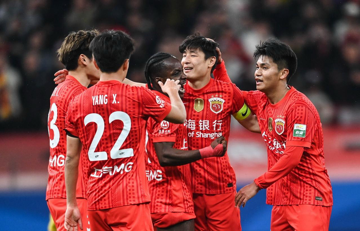 成都蓉城绝杀辽宁铁人豪取7连胜领跑积分榜
